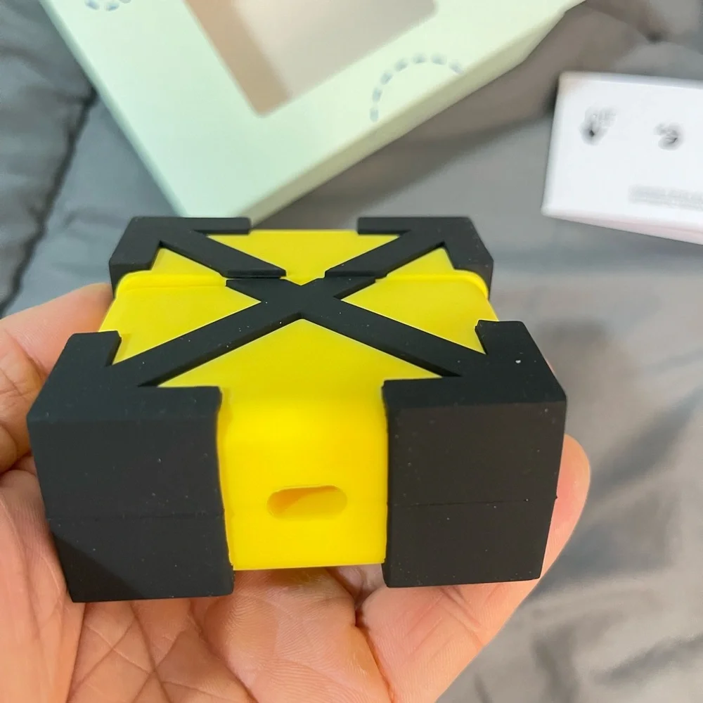 OFF-WHITE AIR POD CASE